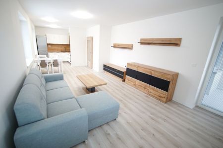 Veľký 2 izbový byt (68 m2) na prenájom v novostavbe, s vlastným parkovacím miestom, Martin - Podháj