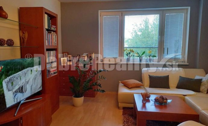 Kompletne prerobený 3-izbový byt v Prievidzi, Necpaloch - Znížená cena!