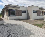 LEN U NÁS!!! - DIAMOND HOME s.r.o. ponúka Vám na predaj 3izbový moderný rodinný dom (dvojdomy) neďaleko od Dunajskej Stredy v dedine Vydrany!