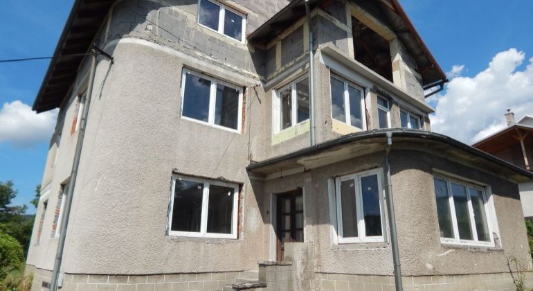 SPEKTRUM REALITY- Na predaj  7-izbový rodinný dom s pozemkom  1109 m2, Valaská Bela, okres Prievidza