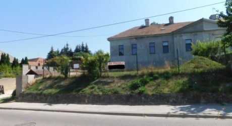 Na predaj polovica budovy kaštieľa v Slažanoch