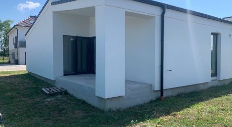 Kuchárek-real: Ponúkame na predaj 4- izbový rodinný dom v Slovenskom Grobe