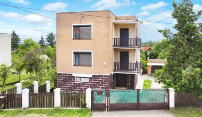Na predaj trojpodlažný rodinný dom s garážou a pozemkom 550m2 v obci Pukanec
