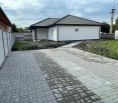 DIAMOND HOME s.r.o. Vám ponúka na predaj krásnu 3 izbovú novostavbu na 400m2 pozemku s tepelným čerpadlom v štandardnom dokončení!
