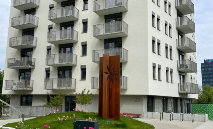 Ponúkame na prenájom 2 izbový byt v Bratislave