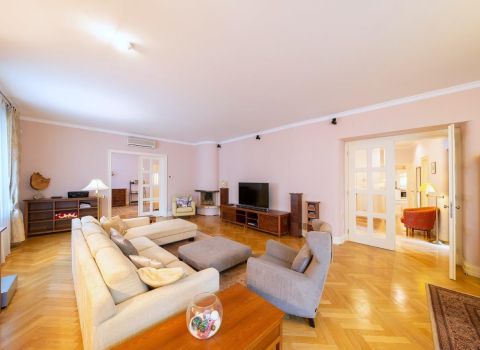 Luxusný 6-izb. byt s 2 loggiami v centre Bratislavy