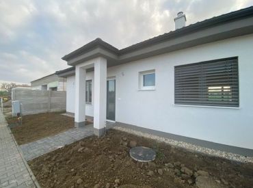 Moderná novostavba - 4 izbový dom - Trenčín - Záblatie, pozemok 436 m2