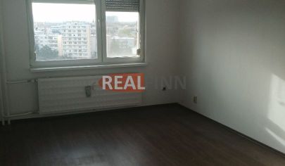 REALFINN - NOVÉ ZÀMKY -  2 izbový byt na predaj neďaleko od centra mesta