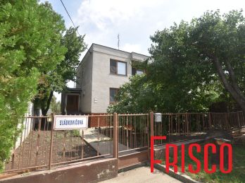 Predáme 4-izbový rodinný dom s garážou v Seredi