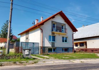Na predaj 7-izbový rodinný dom v obci Mníchova Lehota.