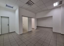 45 m2 OBCHODNÝ PRIESTOR V SENCI, pešia zóna