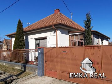 Rodinný dom v obci Šenkvice - Kozáre na 4 ár. pozemku