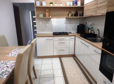 PREDAJ - 3 IZBOVÝ BYT ROZKVET S LOGGIOU, KOMPLETNE PREROBENÝ A ZARIADENÝ, POVAŽSKÁ BYSTRICA