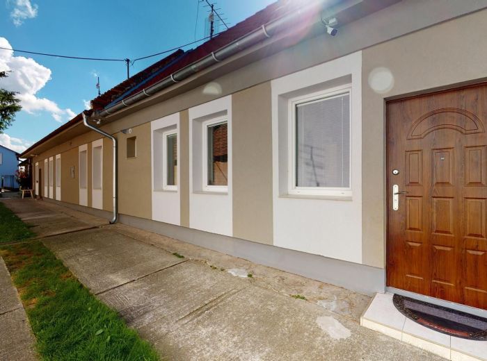 CHORVÁTSKY GROB, 6-i dom, 236m2 - POZEMOK 424 m2, INVESTIČNÁ PRÍLEŽITOSŤ, 3 samostatné jednotky
