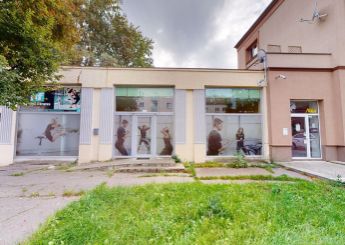 Na predaj budova s obchodno - kancelárskym priestorom v Trenčíne, ulica Dlhé Hony.