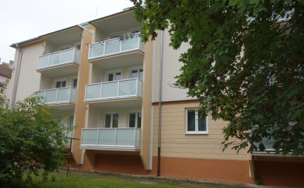 Krásny 3 izbový byt s lodžiou a balkónom 72 m2, ul. Inovecká - Dlhé Hony v Trenčíne