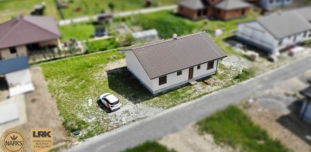 NA PREDAJ novostavba rodinného domu v štádiu holodom s pozemkom 650 m² v obci Beluša - časť Podhorie
