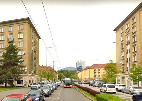 3-izb. byt s balkónom zrekonštruovaný centrum Banská Bystrica prenájom