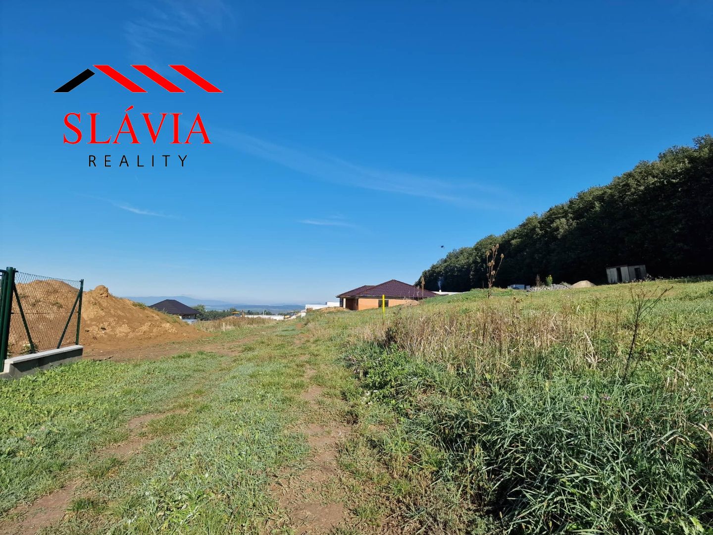 Slnečný 1080m2 pozemok s krásnym výhľadom -  Horná Ves na predaj