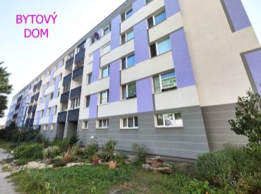 4 izbový byt v 4 poschodovom bytovom dome v tichom prostredí plnom zelene na ulici Beňadická