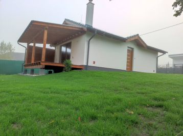 Predaj peknej novostavby celoročne obyvateľnej rekreačnej chaty na 4,16á pozemku, Gabčíkovo