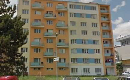 Byt 2 izbový, 52 m2 s balkónom B. Bystrica, čiastočná rekonštrukcia - centrum - cena 143 000€