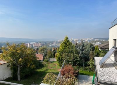 PREDAJ: Bratislava - Staré Mesto - veľký 5-izbový byt, záhrada, garáž, výhľad na Dunaj