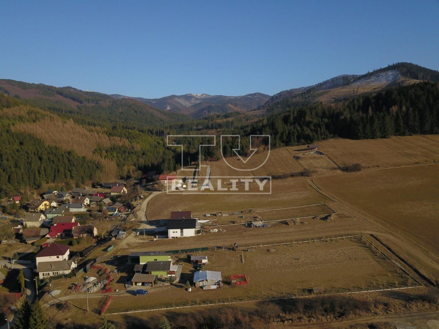 Na predaj slnečný, rekreačný pozemok Kunerad o výmere 1046m2