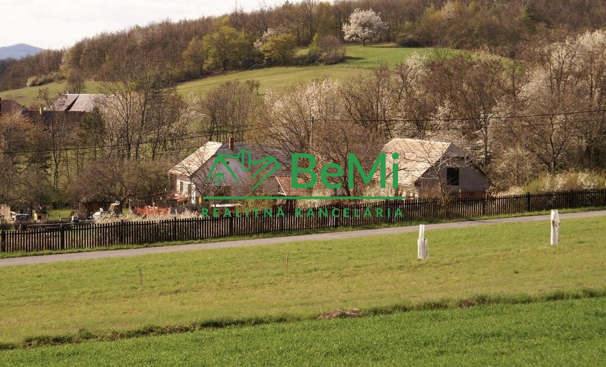 Rovinatý veľkolepý slnečný pozemok, rodinný dom, kopanice Krupina