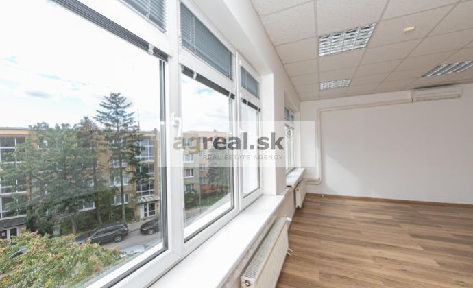Administratívne priestory 506 m², samostaný vchod, časť budovy, parking, Višňová ulica - Kramáre
