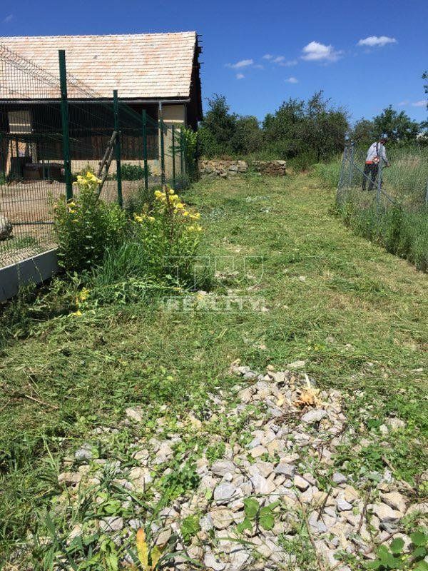 Predaj krásneho a slnečného pozemku v centre obce Badín - 955 m2