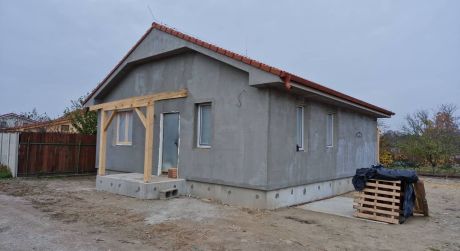 PREDAJ - 3 izbový rodinný dom typu bungalov v Novej Stráži NOVOSTAVBA!