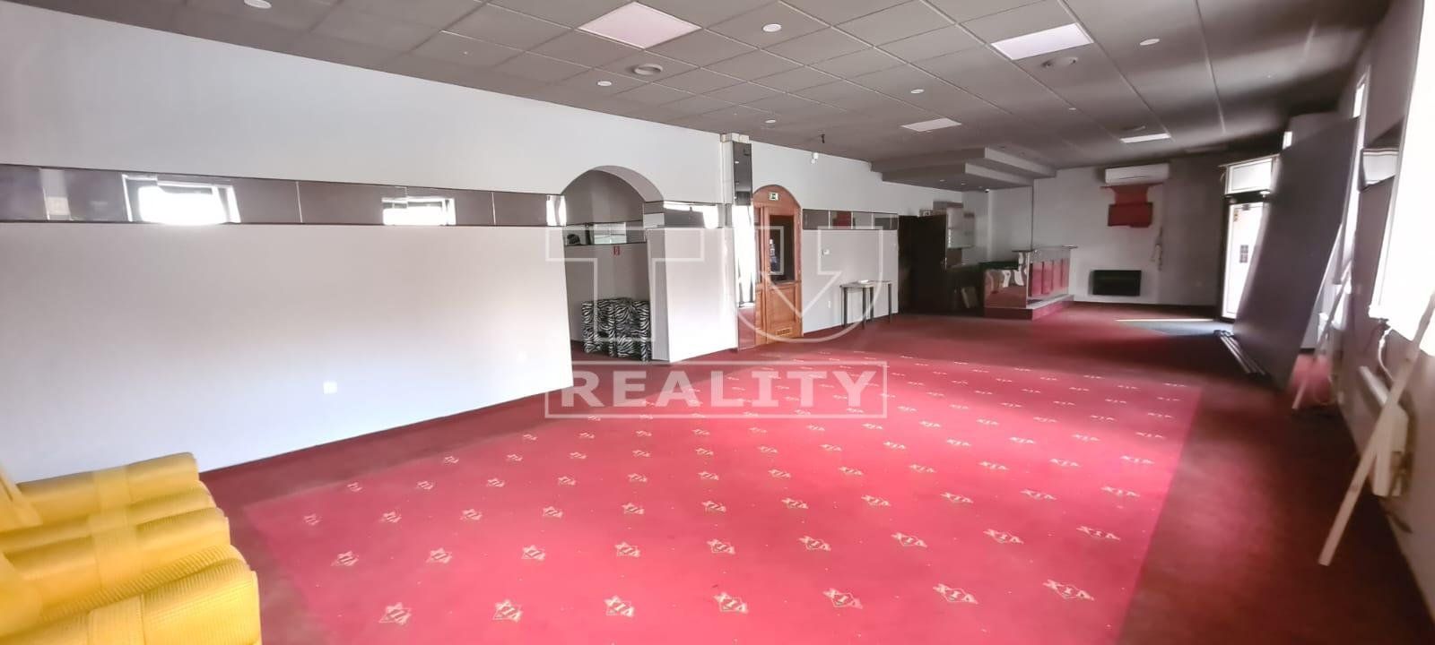 Prenájom obchodných priestorov v centre Banskej Bystrice - 180 m2