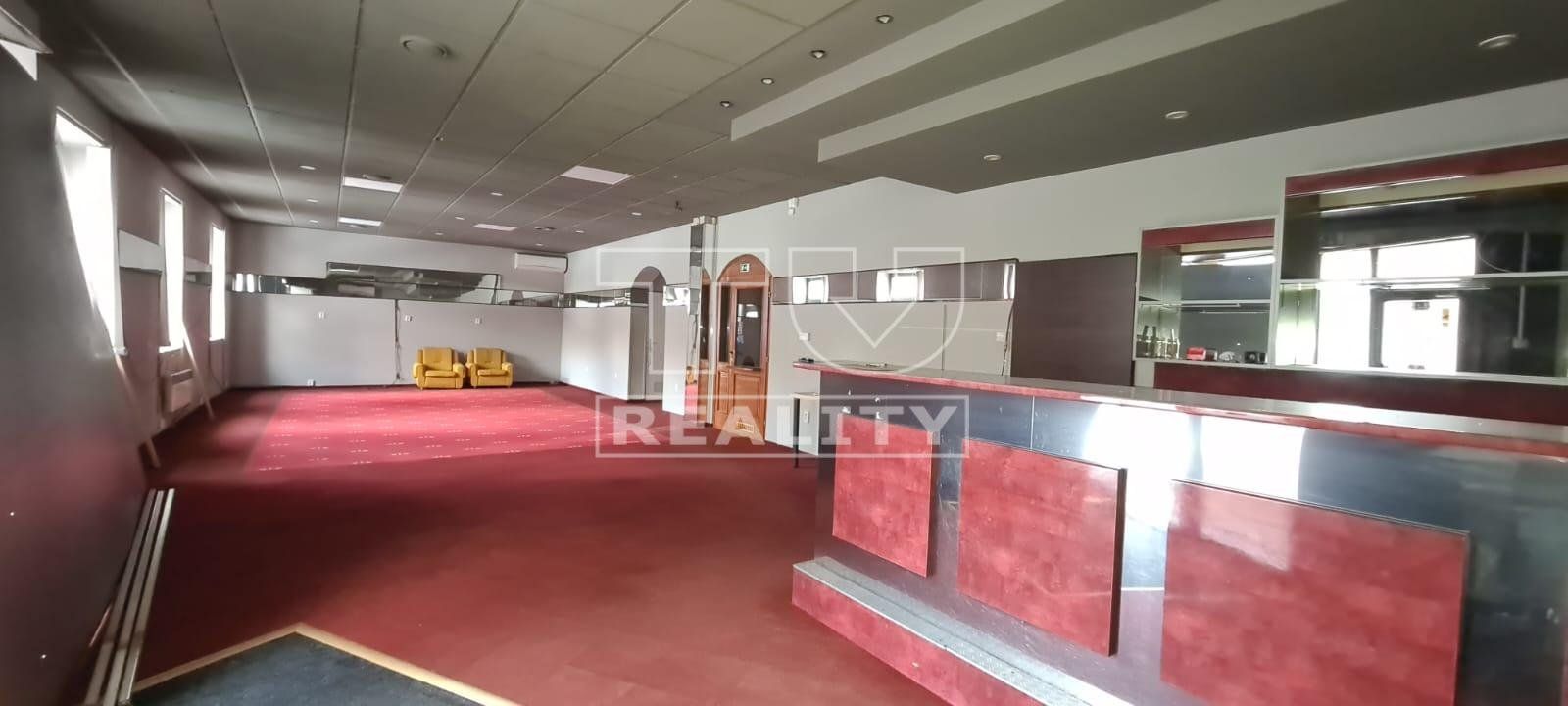 Prenájom obchodných priestorov v centre Banskej Bystrice - 180 m2