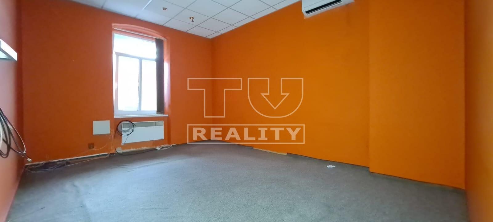 Prenájom obchodných priestorov v centre Banskej Bystrice - 180 m2
