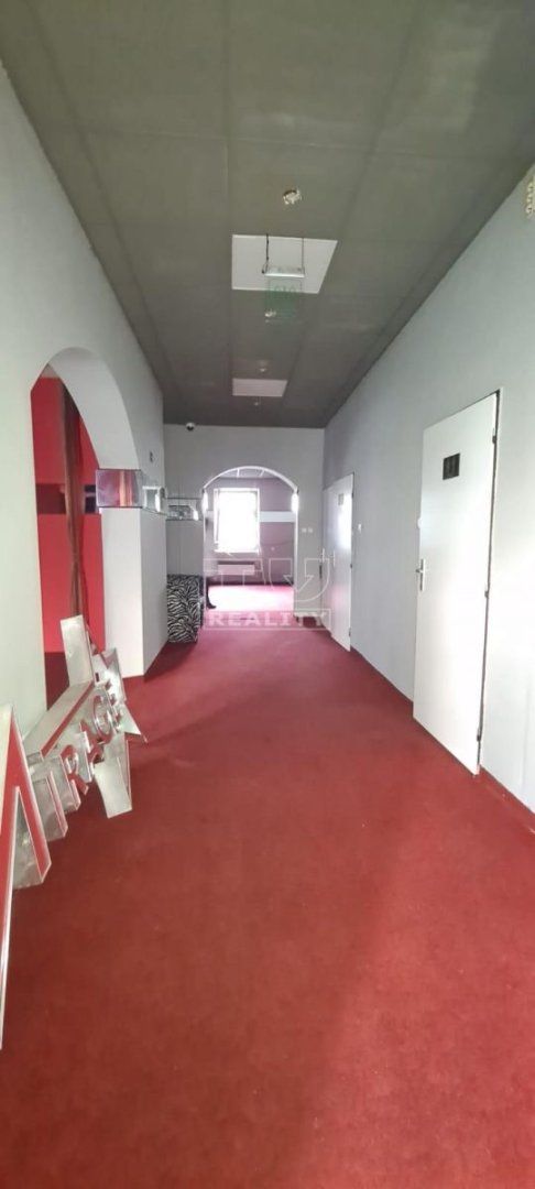 Prenájom obchodných priestorov v centre Banskej Bystrice - 180 m2