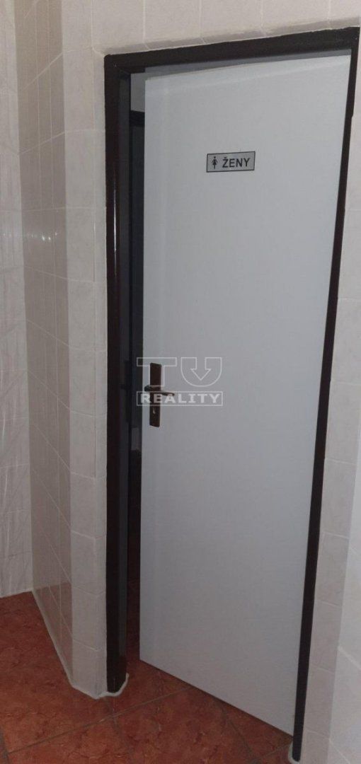 Prenájom obchodných priestorov v centre Banskej Bystrice - 180 m2
