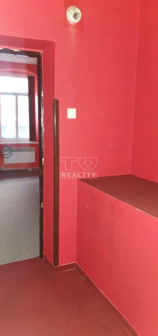 Prenájom obchodných priestorov v centre Banskej Bystrice - 180 m2