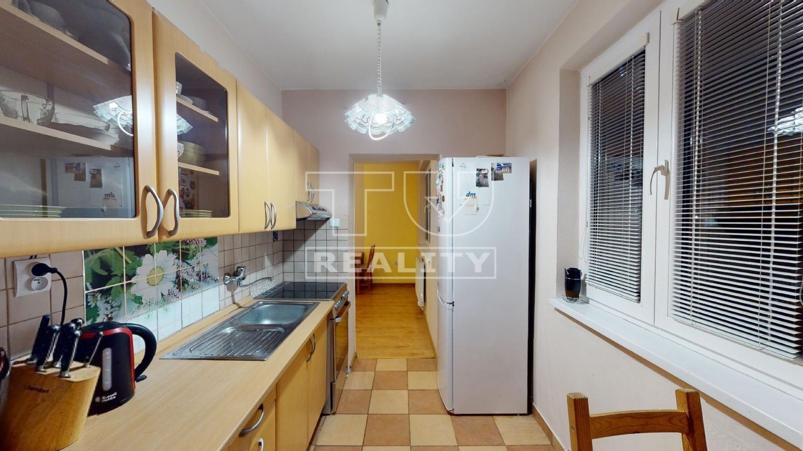 Na predaj slnečný 4-izbový byt s balkónom a garážou v obci Nadlice, 72 m2