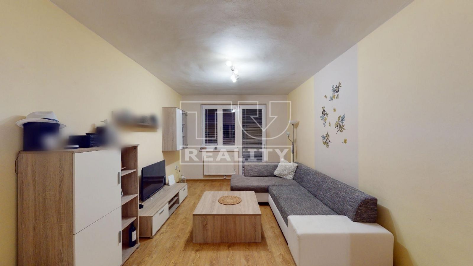 Na predaj slnečný 4-izbový byt s balkónom a garážou v obci Nadlice, 72 m2