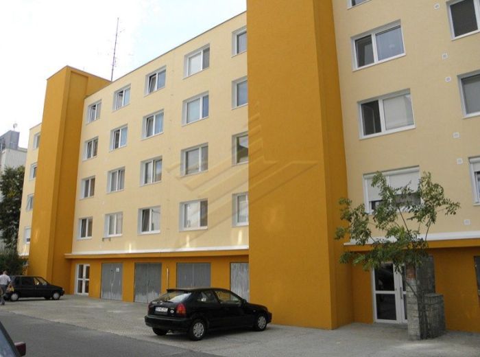 PREDANÉ - SEKURISOVA, 4-i byt, 75,65 m2 - s nepriechodnými izbami v ZREKONŠTRUOVANOM  DOME