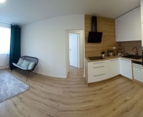 ZNÍŽENÁ CENA -   KRÁSNY 4 izb. byt na Hálovej ulici v Petržalke