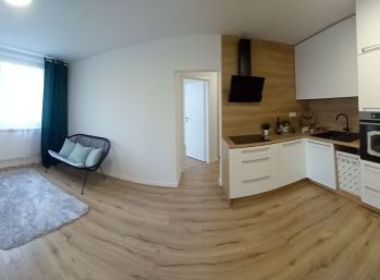 NOVO Zrekonštruovaný  KRÁSNY 4 izb. byt na Hálovej ulici v Petržalke