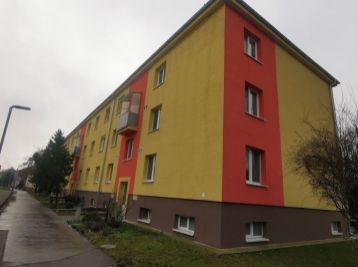 Predáme 2-izb. byt s balkónom v Seredi