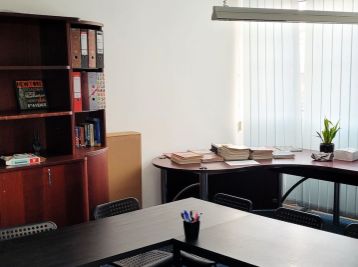BA Poľná – posledná samostatná kancelárie 28 m2 v príjemnom prostredí pri Medickej záhrade v centre.