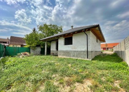 ZNÍŽENÁ CENA  4i novostavba bungalovu v Melčiciach, 518m2