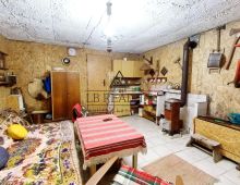 PREDAJ – výborná lokalita - chata na Devíne o rozlohe 27 m2.