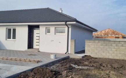 Novostavba - rodinný dom v radovej zástavbe v obci Michal na Ostrove
