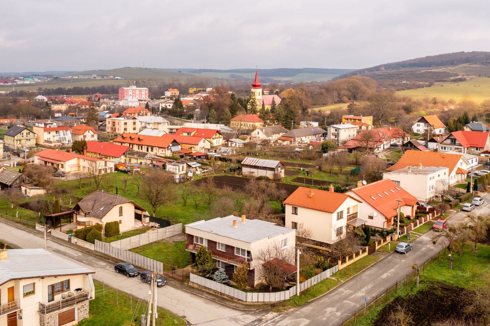 NA PREDAJ DVOJGENERAČNÝ RODINNÝ DOM V OBCI KOŠICKÉ OĽŠANY