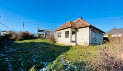 Rezervovaný - Exkluzívne APEX reality prízemný tehlový rodinný dom v obci Bojničky, pozemok 605 m2